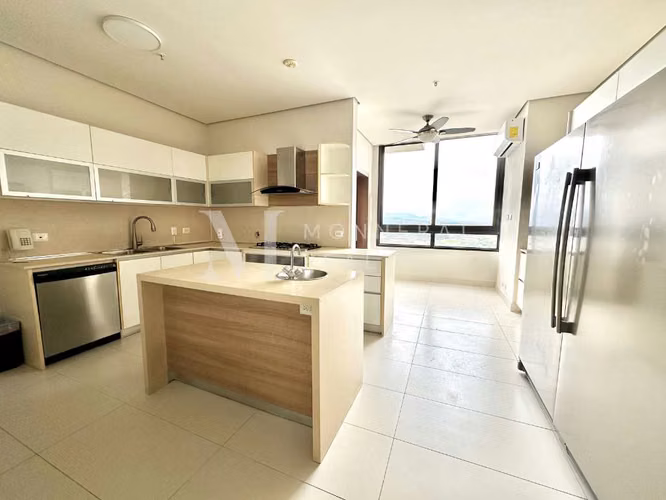 Venta apartamento PH La vista en Santa María