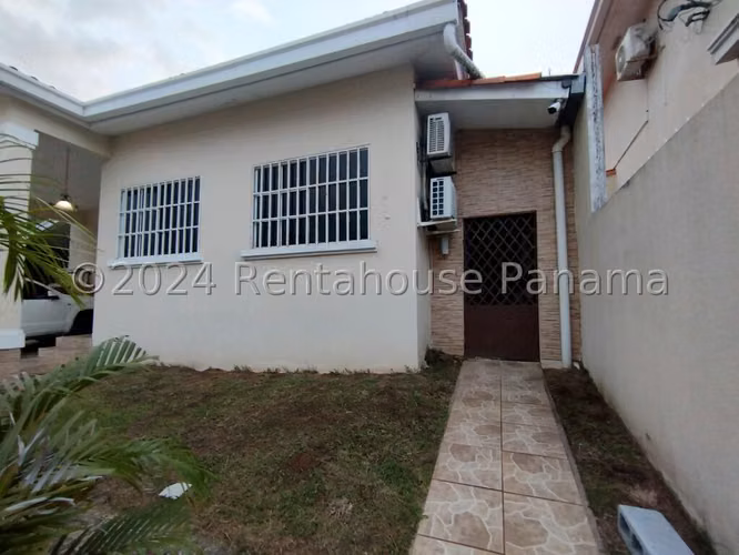 Venta de Casa con 348 m2 de Terreno en Bosque de Cibeles, Altos de Panamá 26-942GG