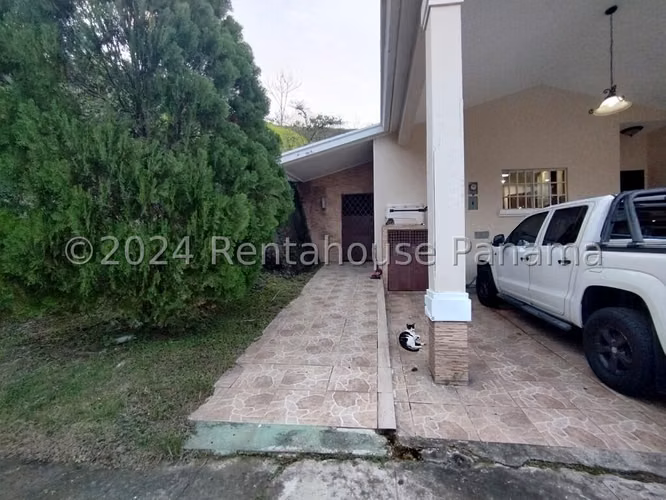Venta de Casa con 348 m2 de Terreno en Bosque de Cibeles, Altos de Panamá 26-942GG