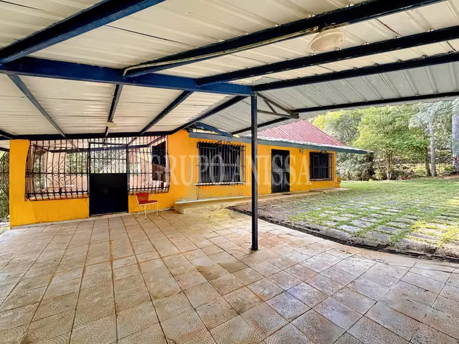 Oportunidad! Se Vende Casa con Amplio lote en Cerro Azul - Imagen 4