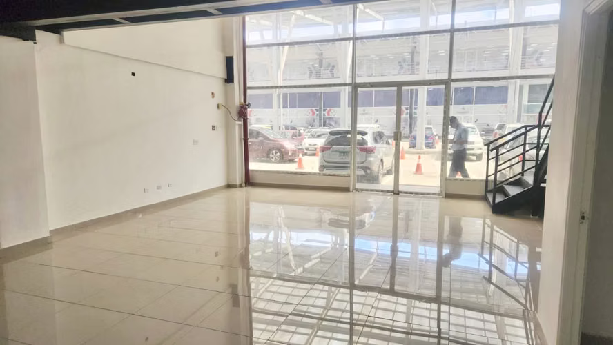 COMERCIAL SPACE in Galerias Panamericana - Mañanitas