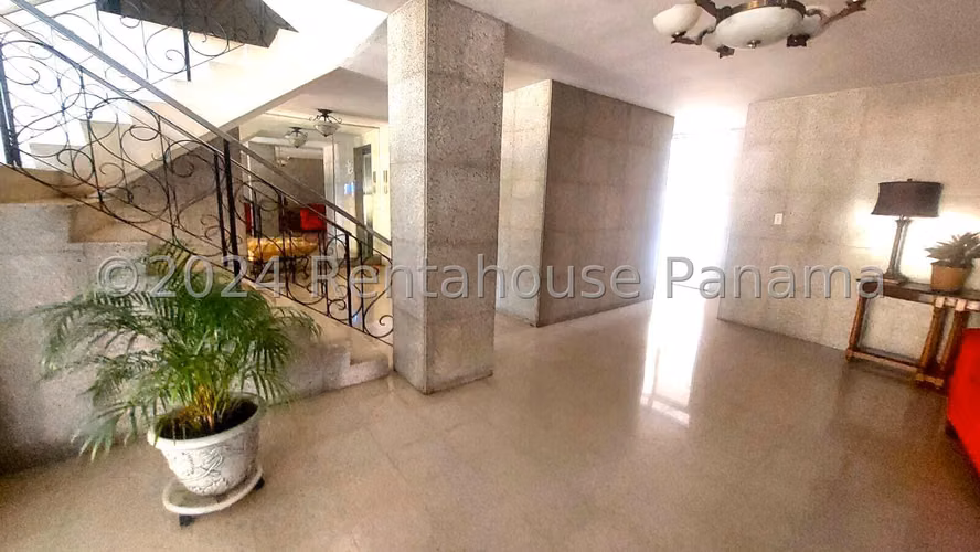 Venta de Apartamento de 209 m2 en PH Araguaney, El Carmen 26-1187GG