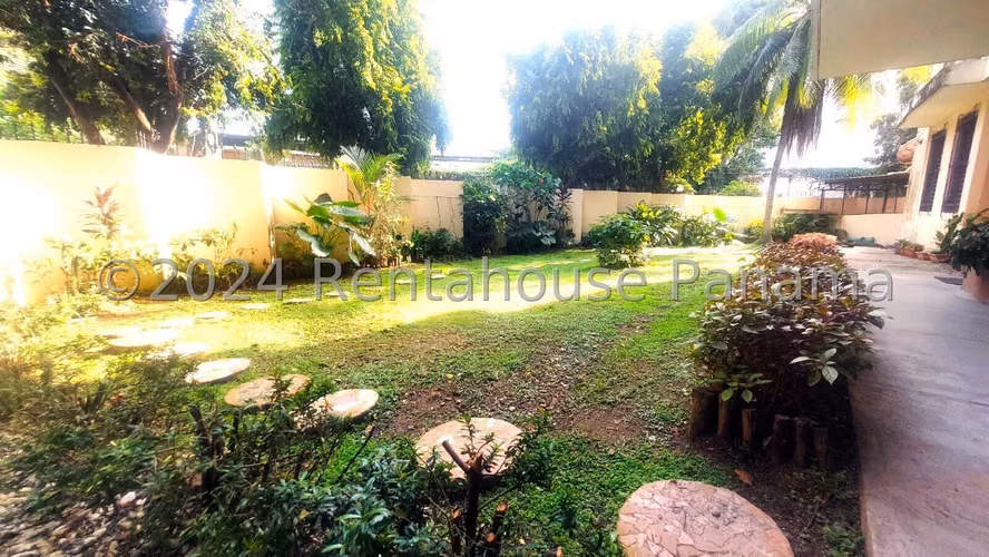 Venta de Apartamento de 209 m2 en PH Araguaney, El Carmen 26-1187GG