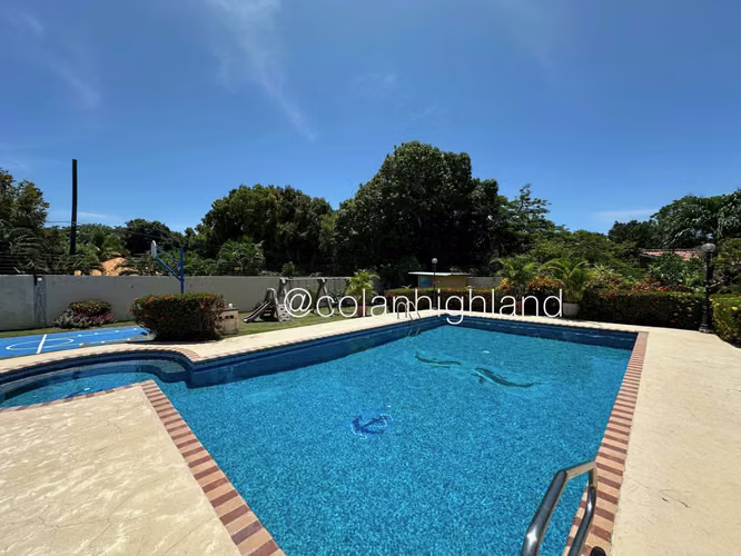 Se Vende Casa con Piscina en Coronado - Imagen 8