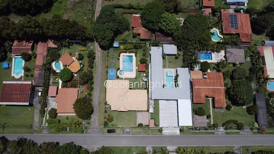 Se Vende Casa con Piscina en Coronado - Imagen 2