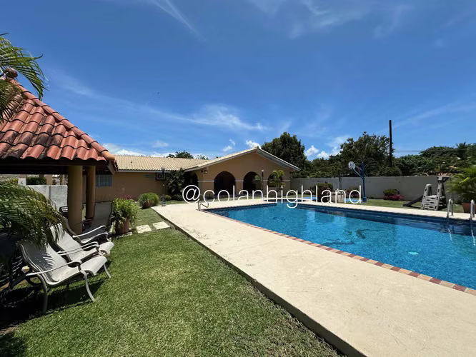 Se Vende Casa con Piscina en Coronado - Imagen 10