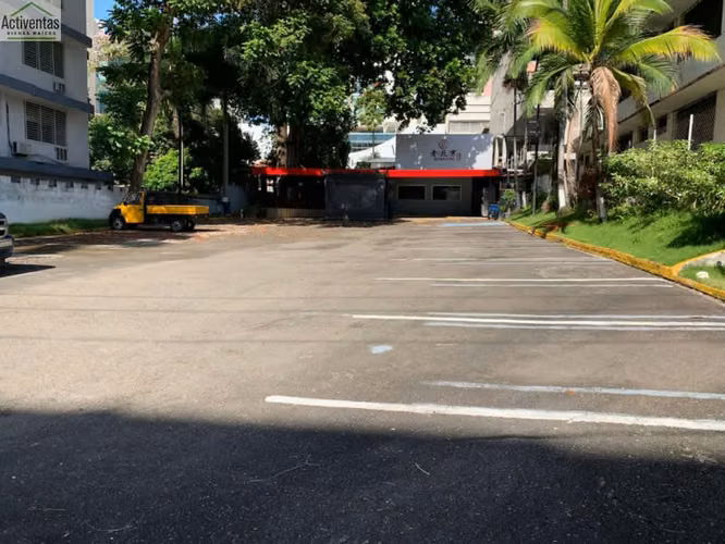 Se Vende Terreno comercial de 1,800 m² en El Cangrejo con edificación existente”