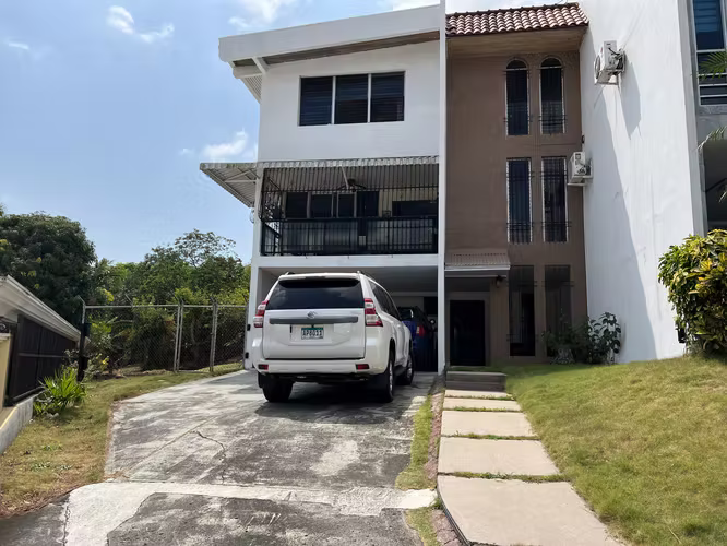 Se Vende Casa en Los Angeles, Betania