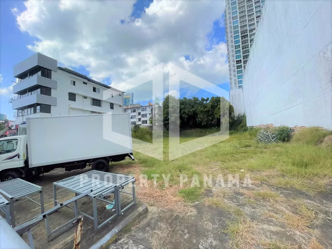 Se Vende Terreno en Vía Brasil de 1,674.46 m²