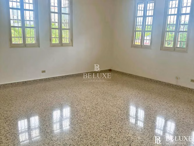 VENTA CASA RESIDENCIAL EN LOMA ALEGRE (10)