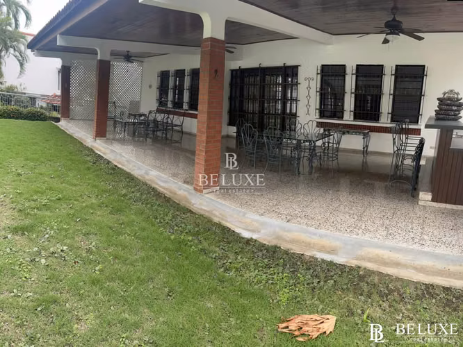 VENTA CASA RESIDENCIAL EN LOMA ALEGRE (10)