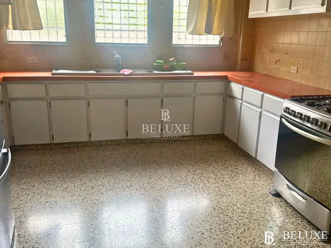 VENTA CASA RESIDENCIAL EN LOMA ALEGRE (10)