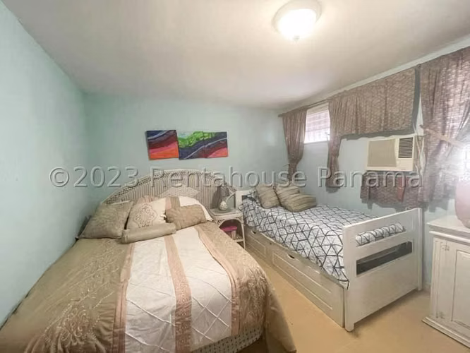 Venta de Casa con 245 m² de Construcción en Hato Pintado 26-2104GG