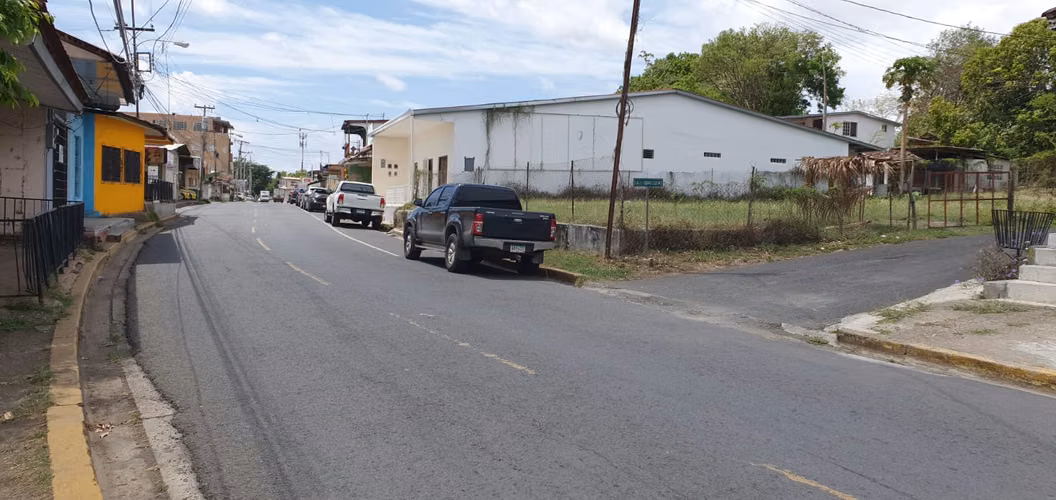 SE VENDE TERRENO DE 795 M2 EN EL CENTRO DE LAS TABLAS