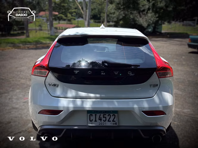 Volvo v40