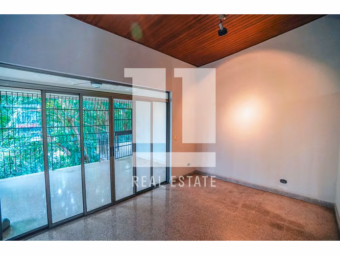 Se vende Edificio de tres niveles en la Cresta - Imagen 5