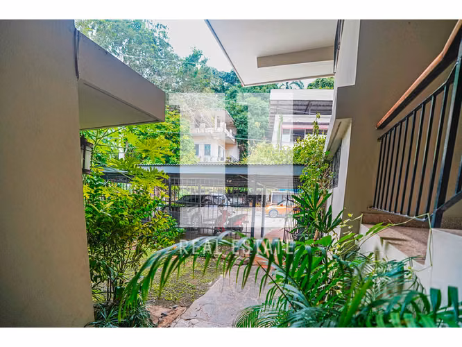 Se vende Edificio de tres niveles en la Cresta - Imagen 3