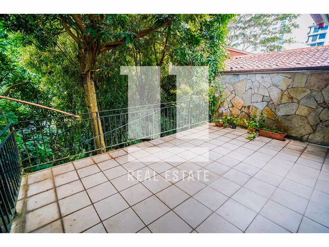 Se vende Edificio de tres niveles en la Cresta - Imagen 8