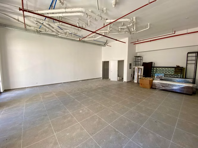 LOCALES COMERCIALES EN ESQUINA EN SANTA ANA EN VENTA O ALQUILER 87.75m² - Imagen 2