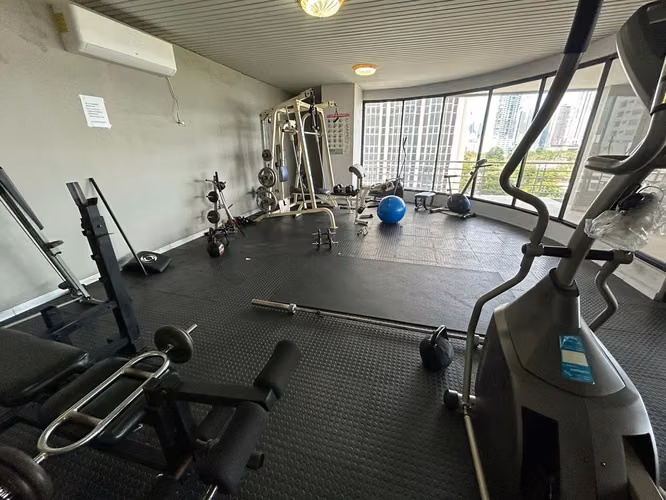 Vendo amplio y hermoso apto con vista al mar en Avenida Balboa
