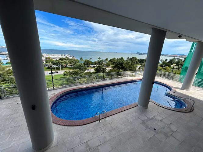Vendo amplio y hermoso apto con vista al mar en Avenida Balboa