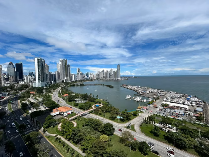 Vendo amplio y hermoso apto con vista al mar en Avenida Balboa