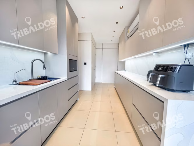 Venta de Apartamento REMODELADO en P.H Q Tower, Punta Pacifica
