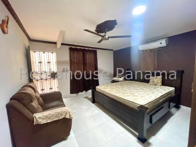 Vendo Casa Unifamiliar y Espaciosa en Altos de Panamá 26-2579GG