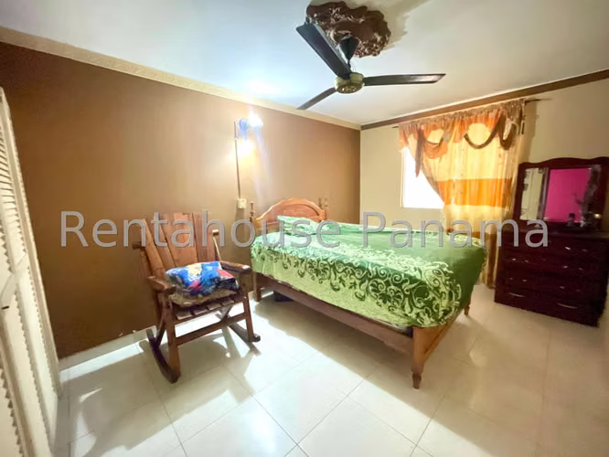 Vendo Casa Unifamiliar y Espaciosa en Altos de Panamá 26-2579GG