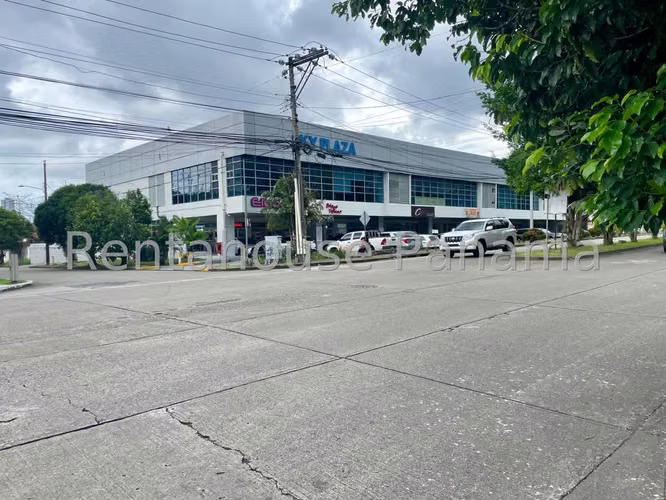Vendo Casa Unifamiliar y Espaciosa en Altos de Panamá 26-2579GG