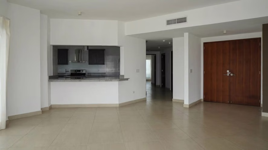 Vistas Panorámicas Desde Este Apartamento en Vista Mar Golf en Venta - Imagen 8