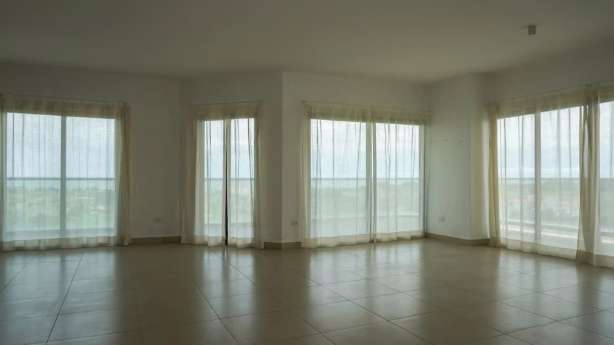 Vistas Panorámicas Desde Este Apartamento en Vista Mar Golf en Venta - Imagen 7