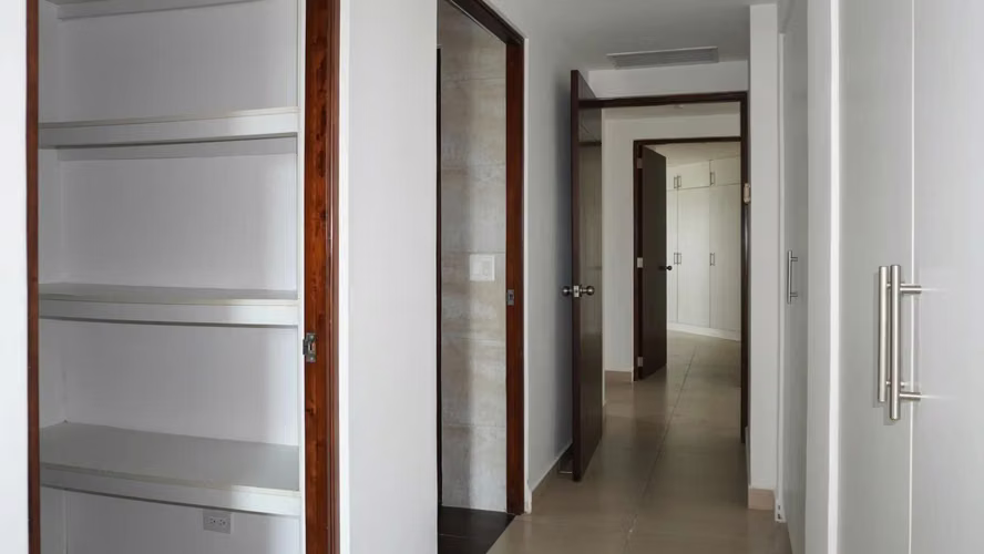Vistas Panorámicas Desde Este Apartamento en Vista Mar Golf en Venta - Imagen 11
