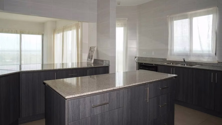 Vistas Panorámicas Desde Este Apartamento en Vista Mar Golf en Venta - Imagen 4