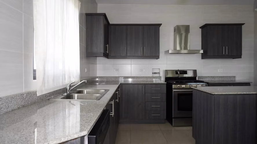 Vistas Panorámicas Desde Este Apartamento en Vista Mar Golf en Venta - Imagen 3