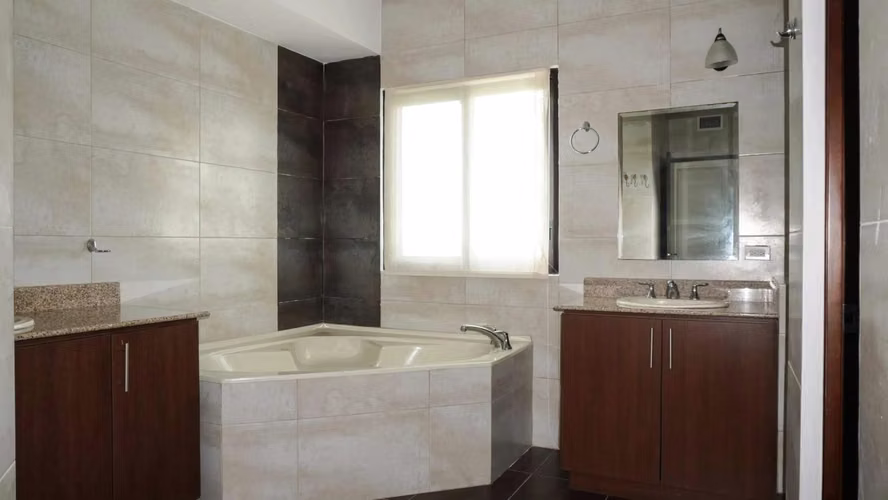 Vistas Panorámicas Desde Este Apartamento en Vista Mar Golf en Venta - Imagen 14