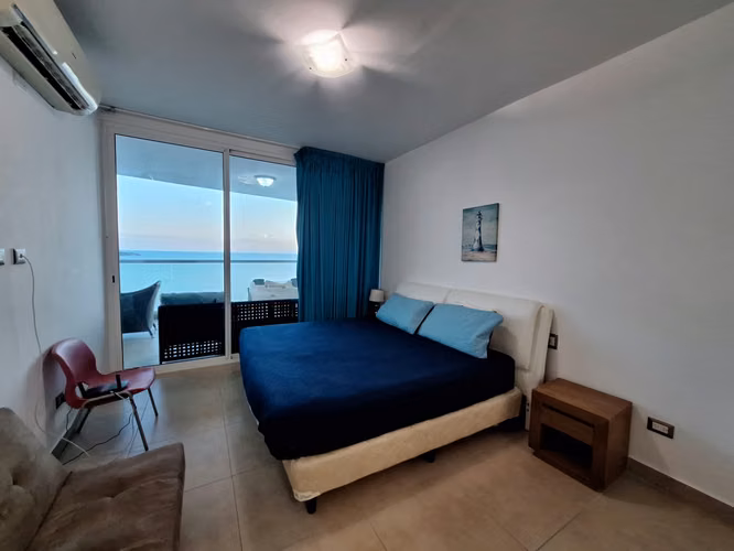 Se alquila en Santa Clara apartamento amoblado