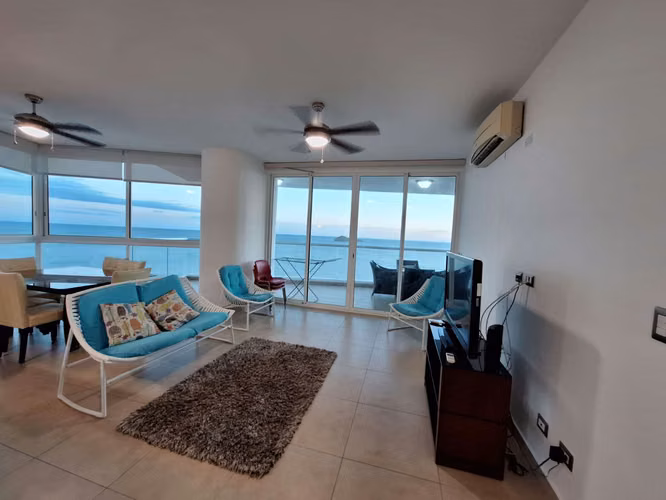 Se alquila en Santa Clara apartamento amoblado