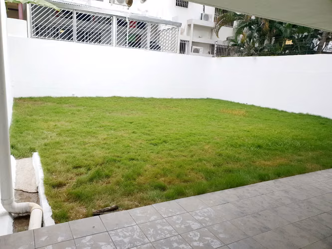 Venta de Casa Dúplex en Obarrio, 441m2 de Terreno
