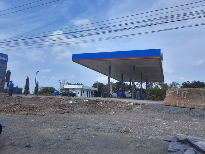 Se Vende Casa en Vacamonte en urbanización La Reina - Imagen 2