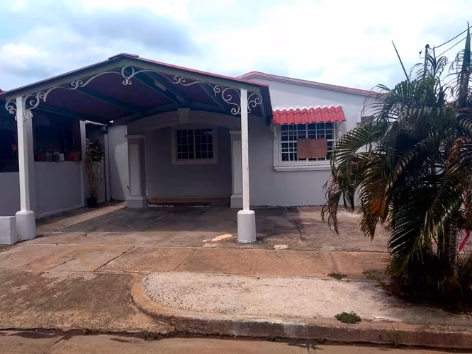 Se Vende Casa en Vacamonte en urbanización La Reina - Imagen 3
