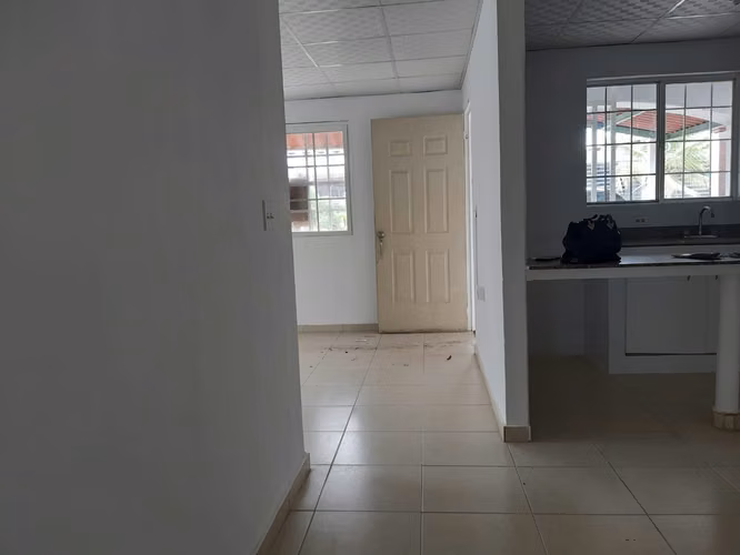 Se Vende Casa en Vacamonte en urbanización La Reina - Imagen 6