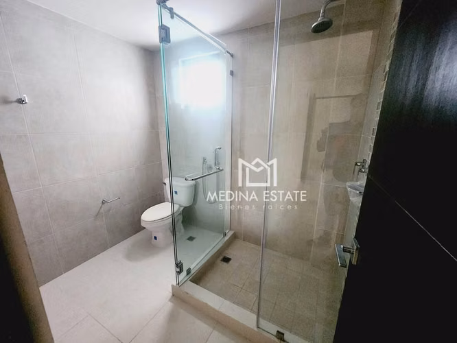 Vendo Apartamento Embassy Village   con balcones y Vista a la Naturaleza
