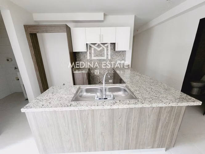 Vendo Apartamento Embassy Village   con balcones y Vista a la Naturaleza