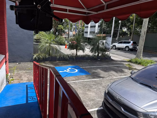 Venta de Local Comercial en Bella Vista, 1049m2