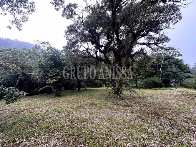 Se Vende Terreno Plano en Zona Alta de Altos del Maria