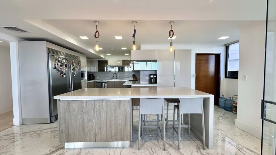 Venta de Apartamento en Ave. Balboa - Los Delfines