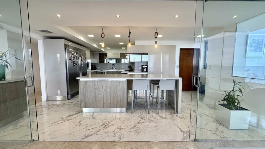 Venta de Apartamento en Ave. Balboa - Los Delfines