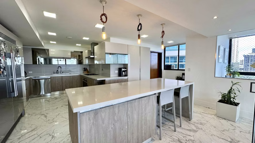 Venta de Apartamento en Ave. Balboa - Los Delfines