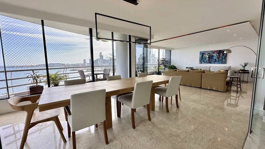 Venta de Apartamento en Ave. Balboa - Los Delfines